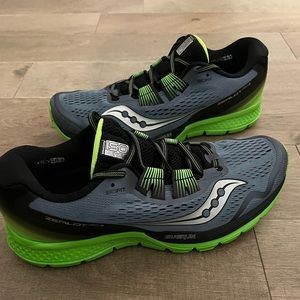 NEVER WORN Saucony  Zealot iso 3